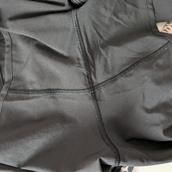 🌷2 for$40 - EUC Lululemon Run Time shorts - Picture 7 of 10